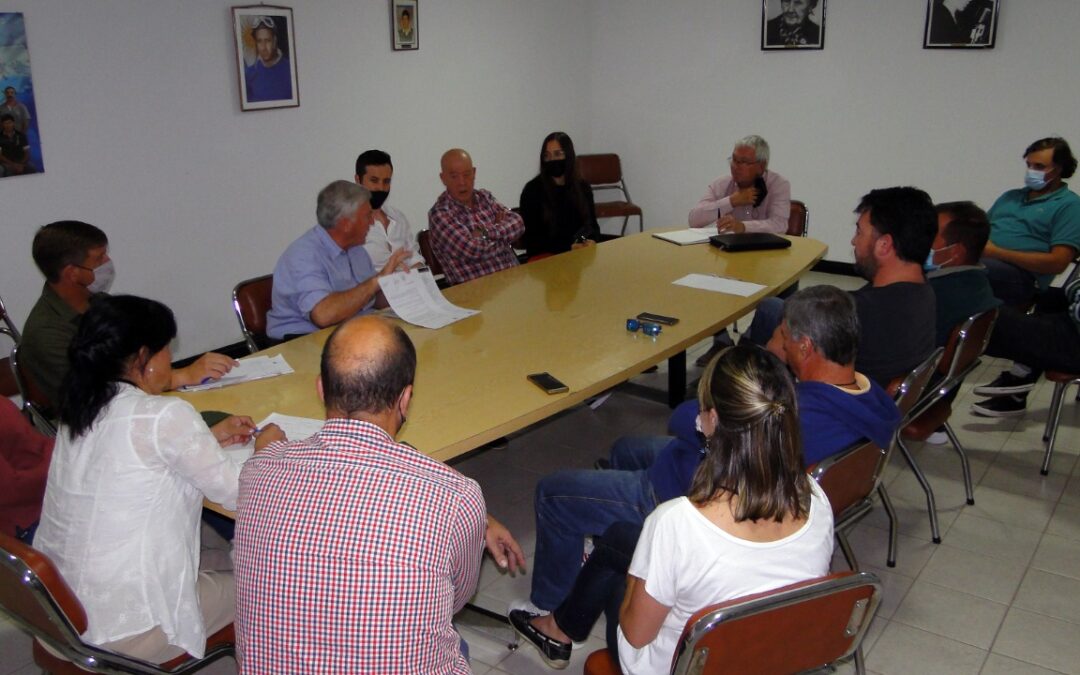 Reunión con comerciantes auto convocados