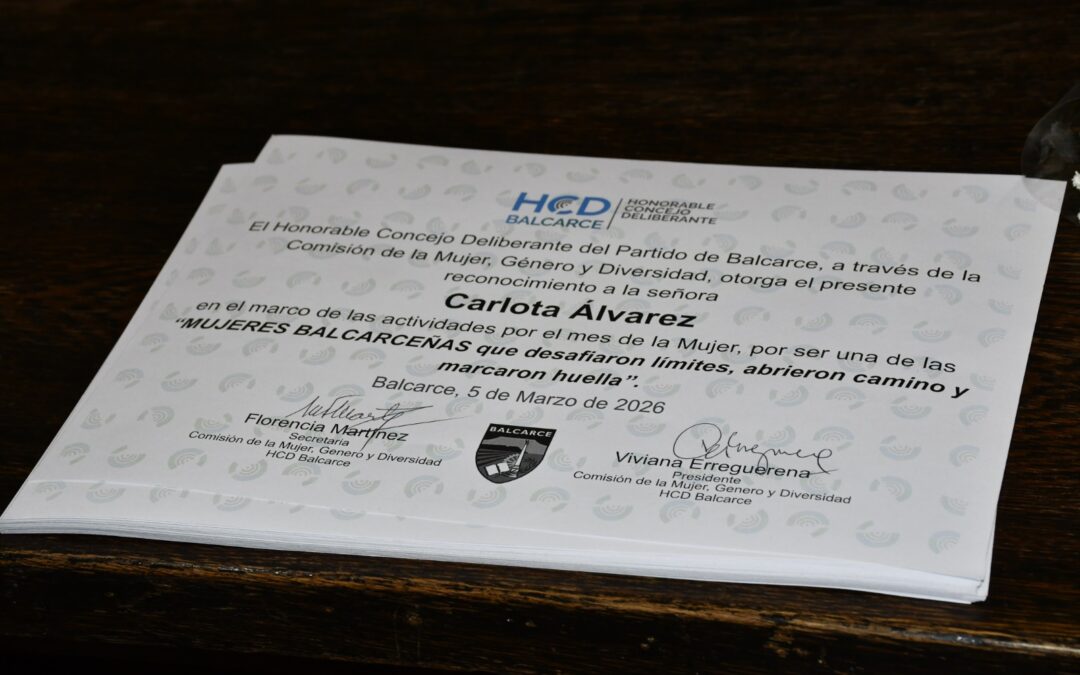 RECONOCIMIENTO A «MUJERES QUE DEJAN HUELLA»