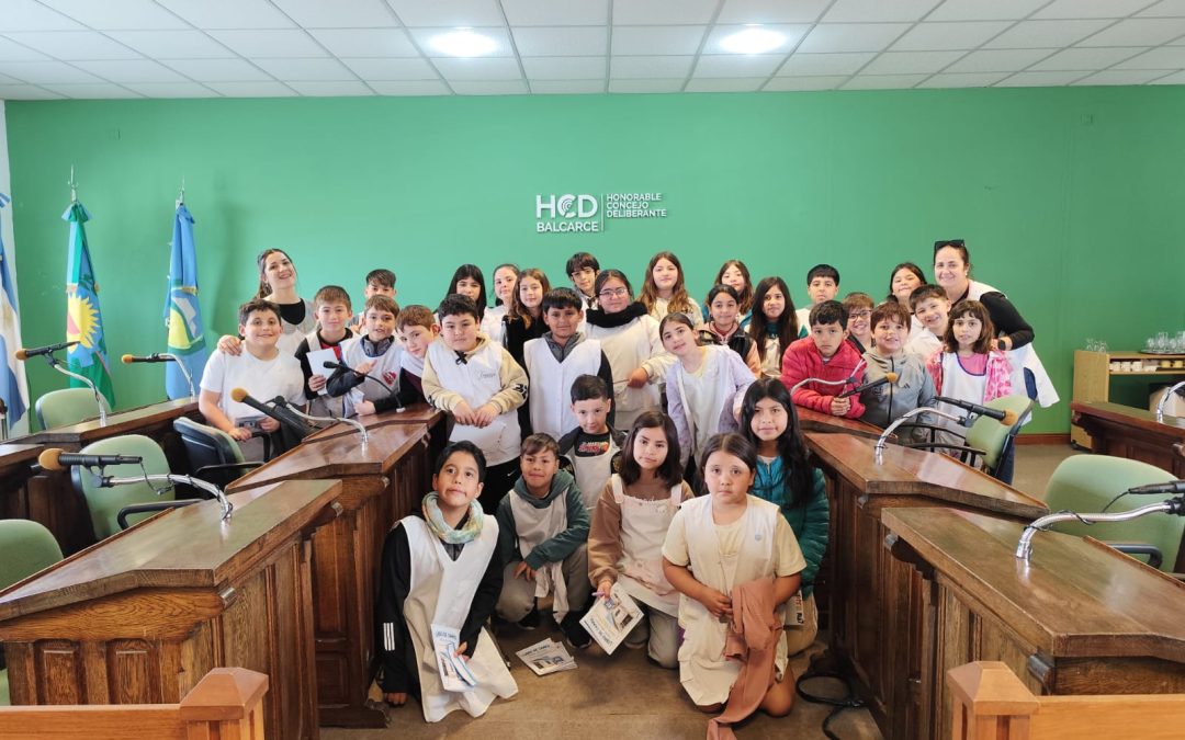 ALUMNOS DE LA ESCUELA PRIMARIA 3 VISITARON EL CONCEJO